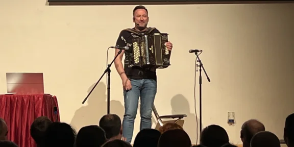 Prednovoletni stand up z Robertom Goterjem 30.12.2024