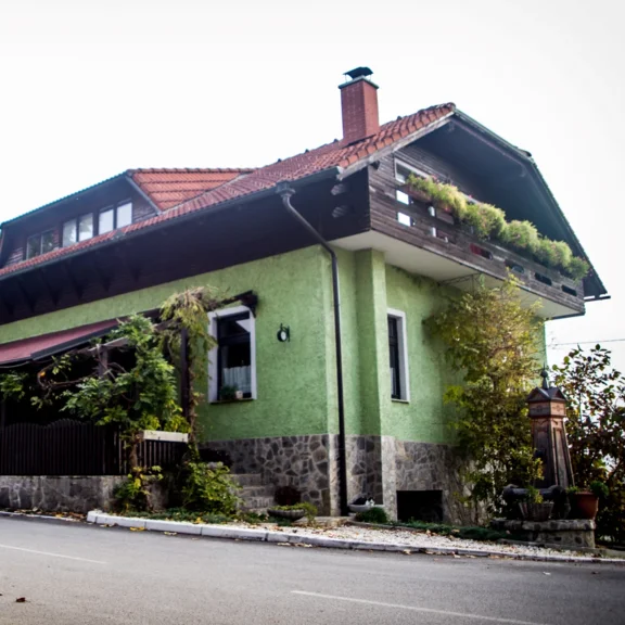GUESTHOUSE MALUS